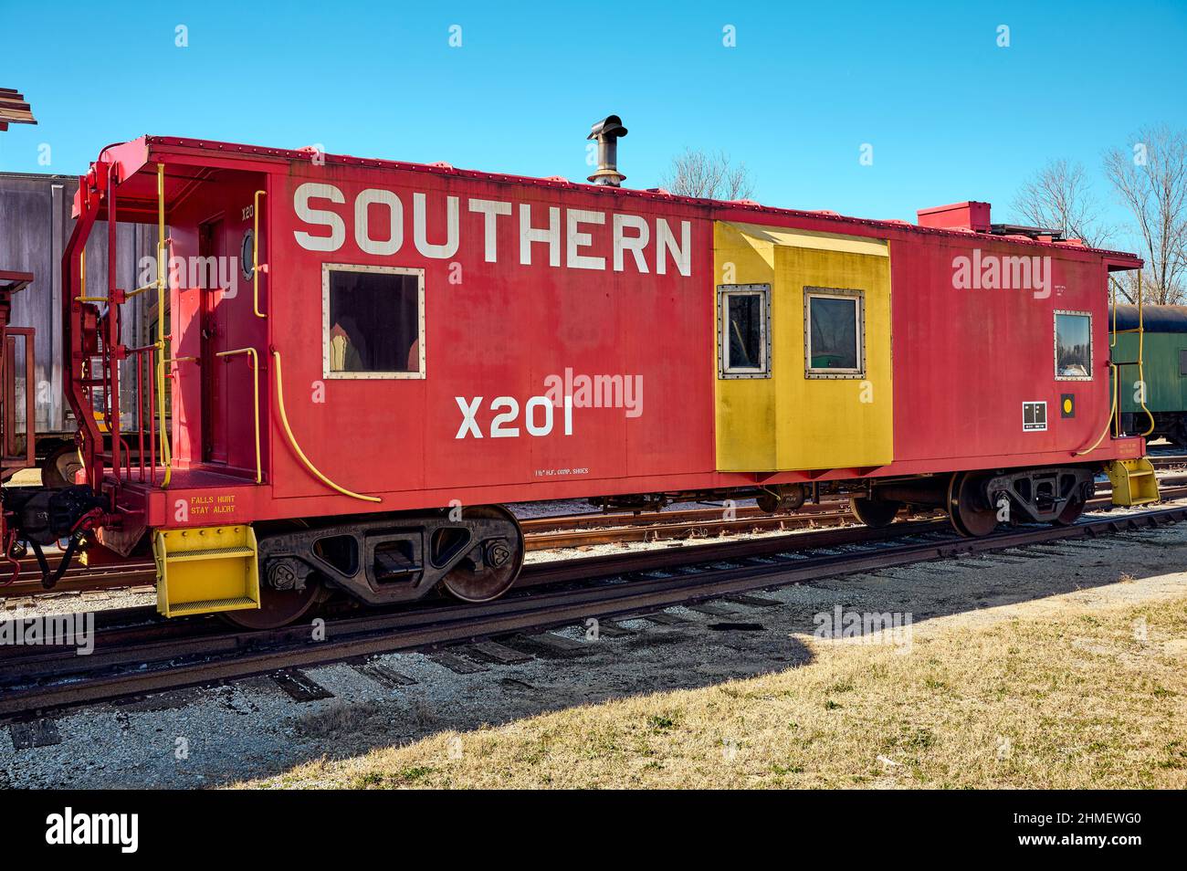 Southern Railroad treno rosso caboose nel cuore del Dixie Railroad Museum a Calera Alabama, USA. Foto Stock