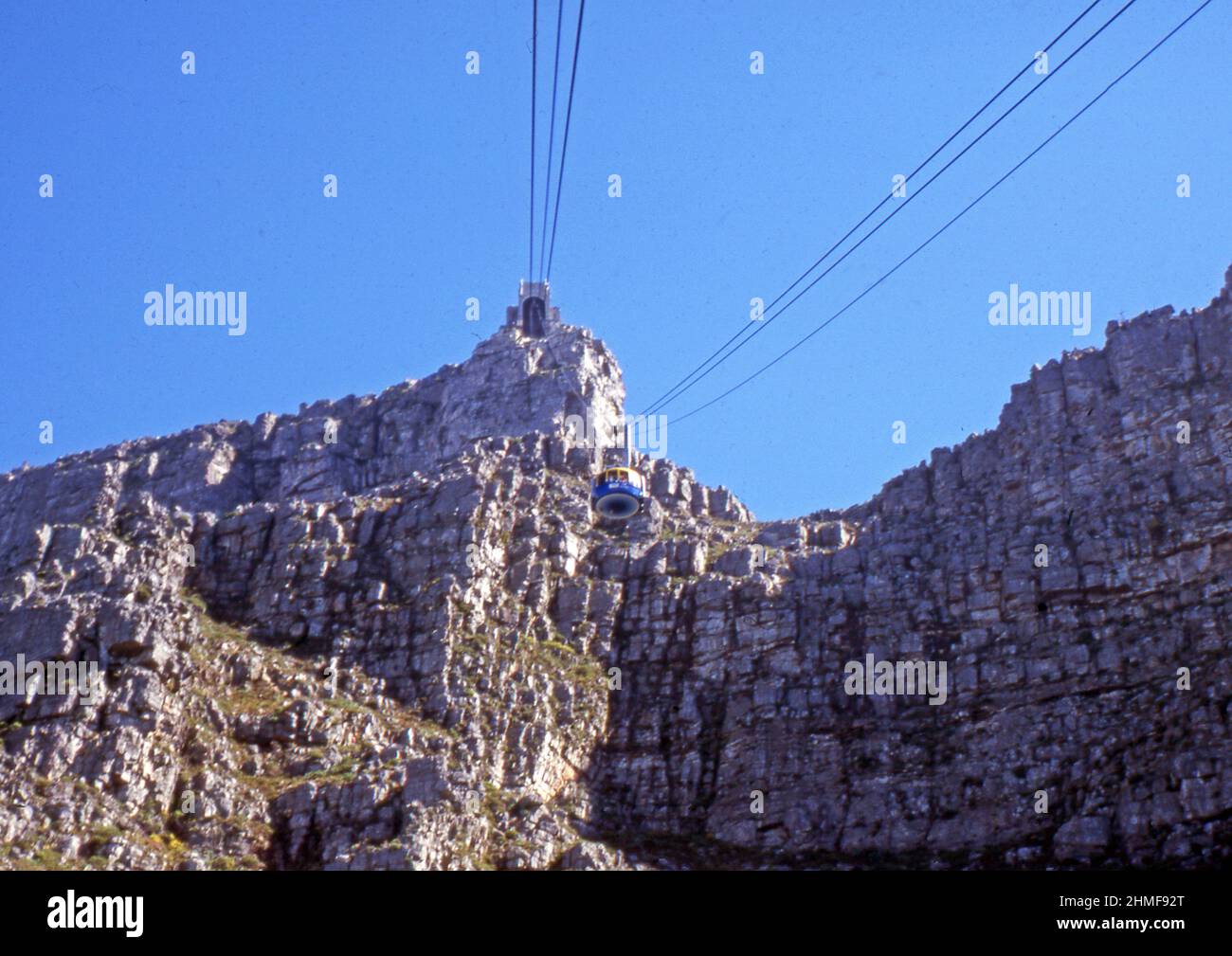 Capetown, Sudafrica. Funivia per Table Mountain (scansionato da colourslide) Foto Stock