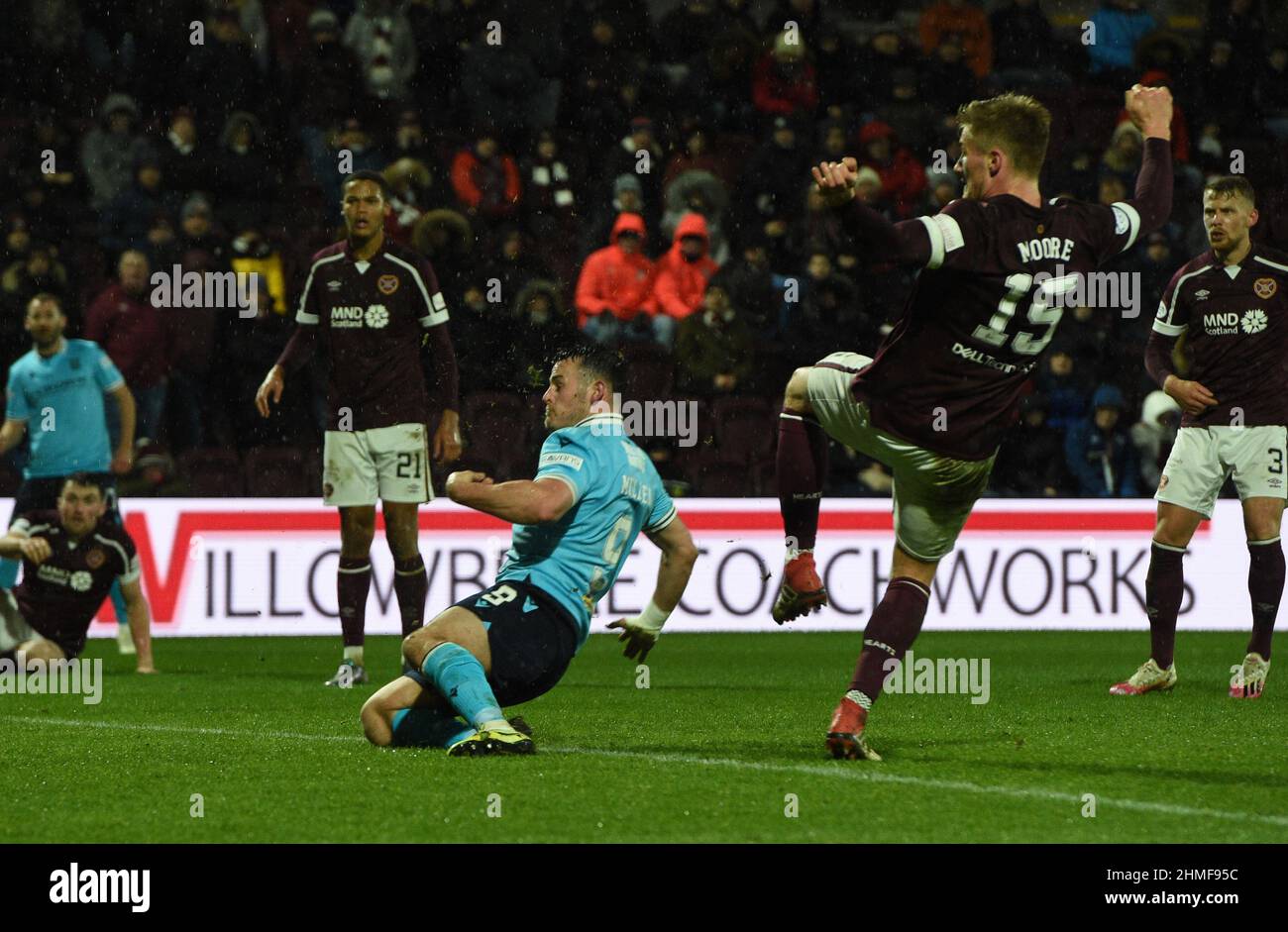 Tynecastle Park Edinburgh.Scotland UK.9th Feb22 Heart of Midlothian vs Dundee Cinch Premiership match. Danny Mullen di Dundee segna il traguardo vincente v Hearts Credit: eric mccowat/Alamy Live News Foto Stock