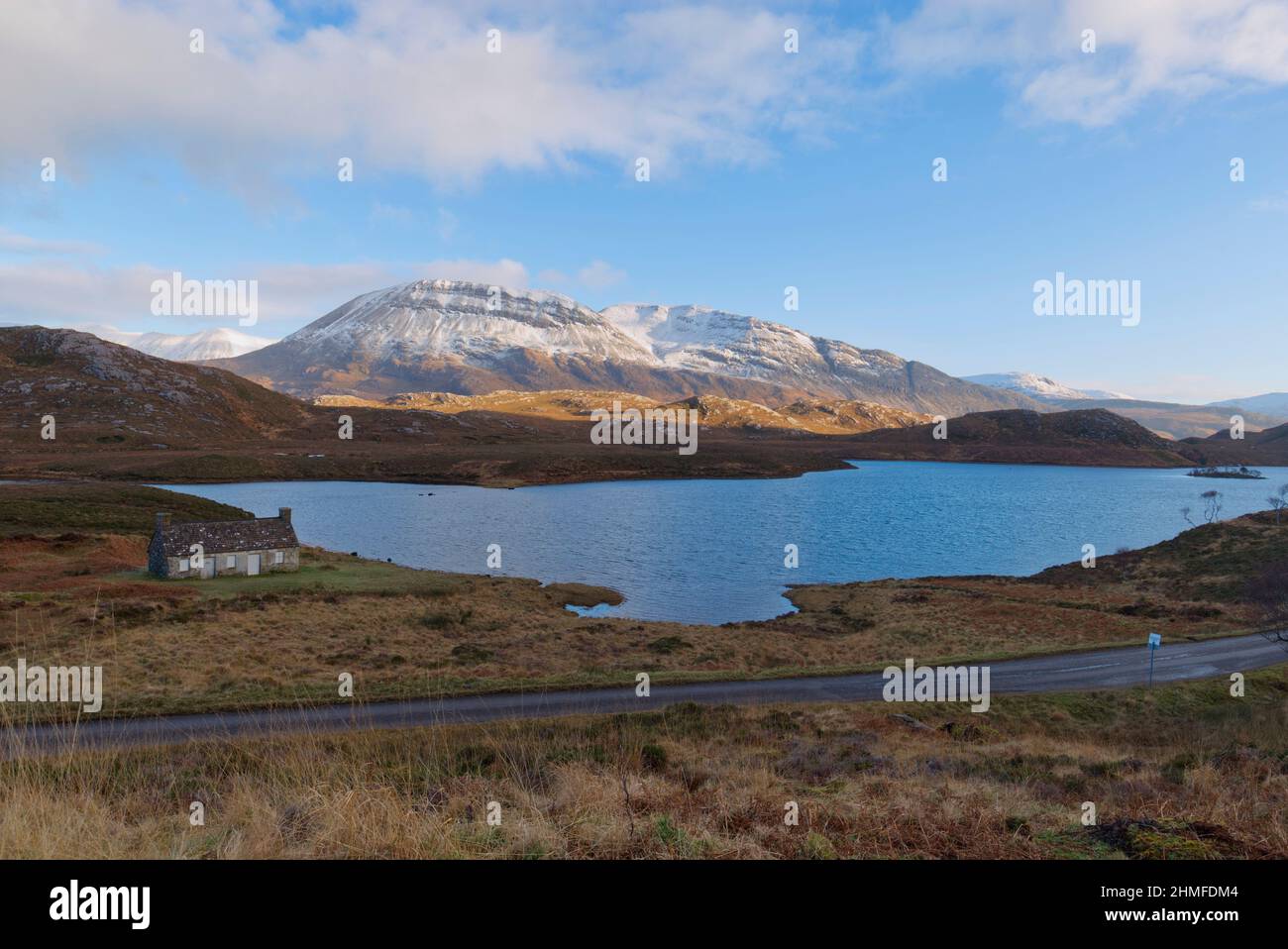 Casetta abbandonata accanto a Loch Stack, Sutherland Foto Stock