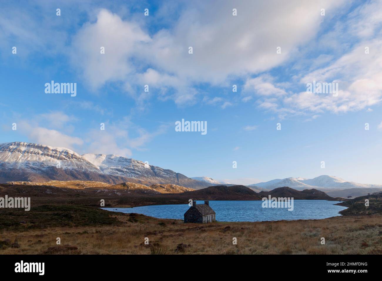 Casetta abbandonata accanto a Loch Stack, Sutherland Foto Stock