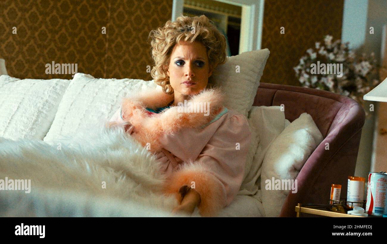 The Eyes of Tammy Faye (2021) diretto da Michael Showalter e protagonista Jessica Chastain, Andrew Garfield e Cherry Jones. Uno sguardo intimo alla straordinaria ascesa, caduta e redenzione del televangelist Tammy Faye Bakker. Foto Stock