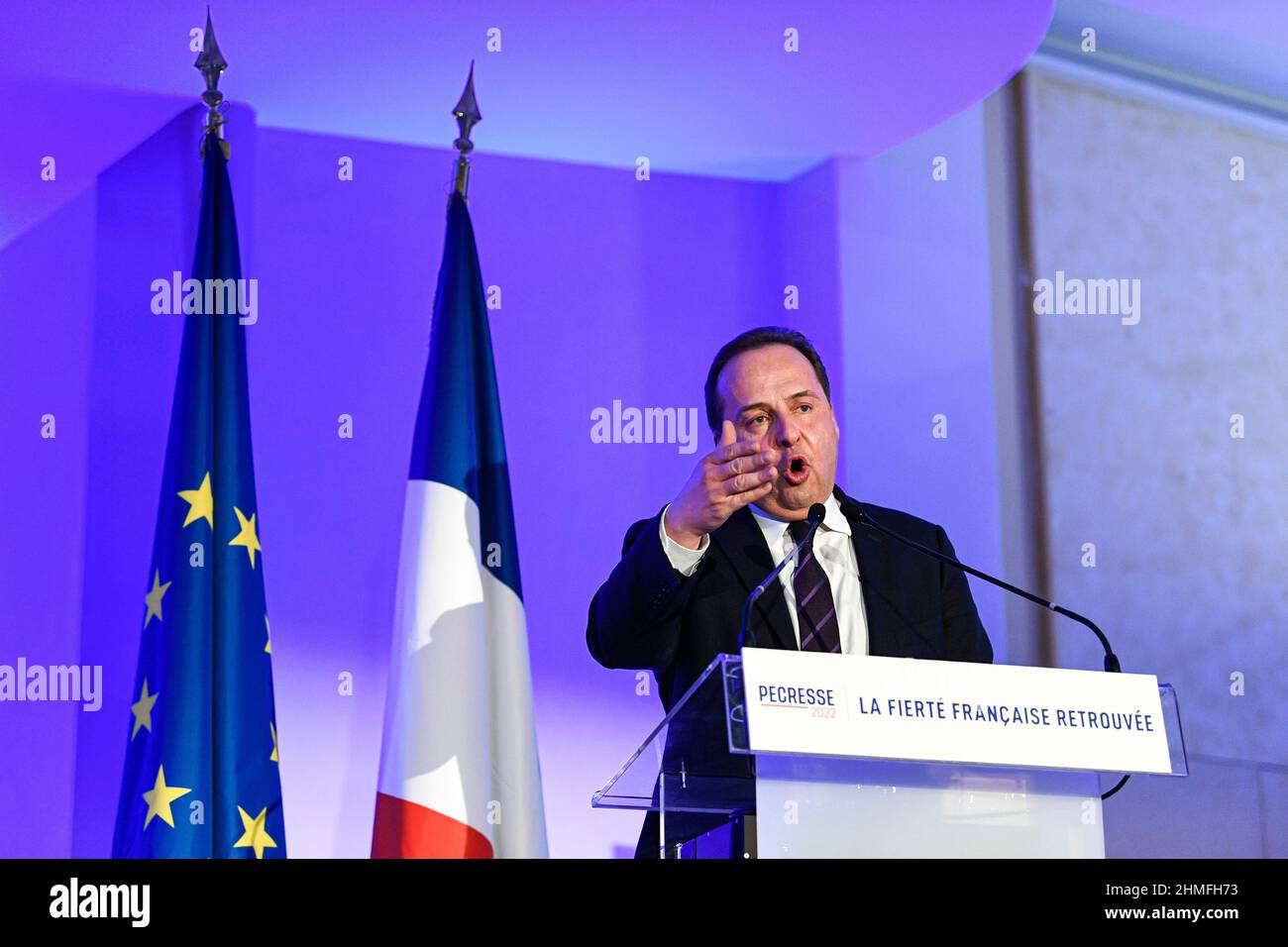 Parigi, Francia. 09th Feb 2021. Membro francese del parlamento e Presidente dell'Unione centristica dei Democratici e dei deputati indipendenti (UDI) Jean-Christophe Lagarde ha tenuto un discorso durante la riunione dei comitati di sostegno del partito Les Republicains (LR), alla Maison de la Chimie, a Parigi, il 9 febbraio 2022. Foto di Victor Joly/ABACAPRESS.COM Credit: Victor Joly/Alamy Live News Foto Stock