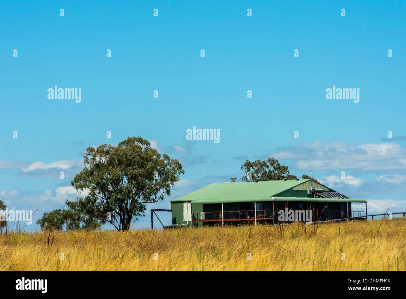 Australian Farm Shed in cima a una collina. Foto Stock