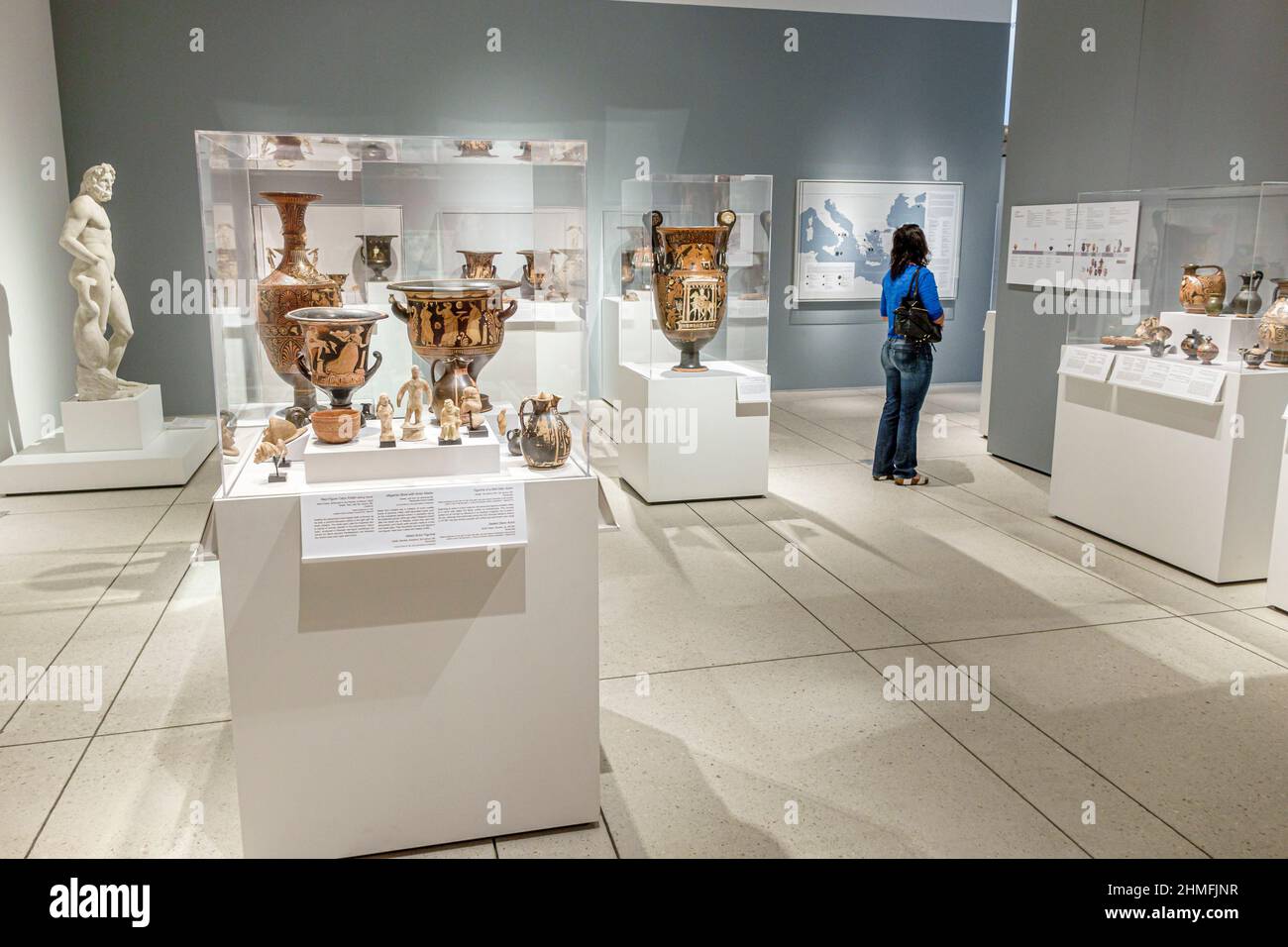 Tampa Florida, Waterfront Arts District, interno al museo d'arte, ceramiche classiche in terracotta greca Foto Stock
