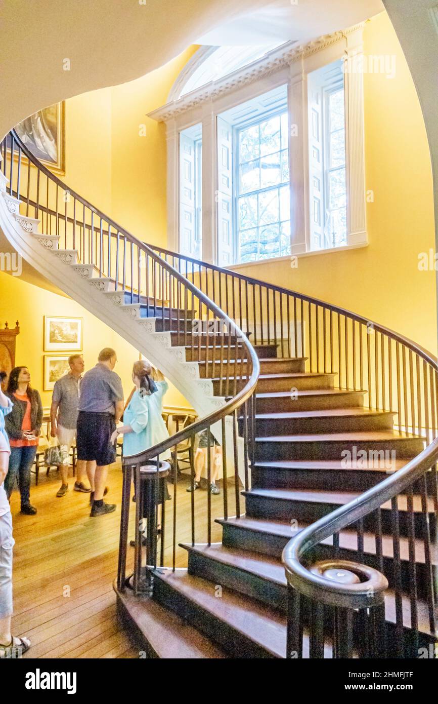 Charleston South Carolina, centro storico, Nathaniel Russell House Museum, visitatori della scala a chiocciola Foto Stock