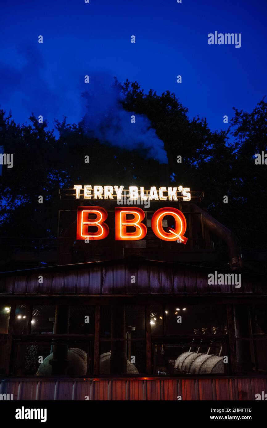 Austin, Texas USA - Luglio 2021: Vista esterna del famoso Terry Black's Barbeque Restaurant di Austin, Texas Foto Stock