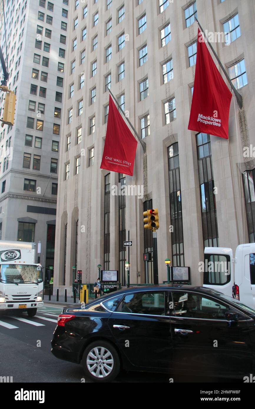 New York, Stati Uniti. 16th Nov 2021. Macklowe Properties''One Wall Street' a Manhattan. L'azienda immobiliare di Macklowe è una delle più grandi e di maggior successo di New York - e attualmente sta organizzando 'One Wall Street,' Che si dice è attualmente la più grande conversione di spazio di ufficio in spazio residenziale nella metropoli, dove, a causa della pandemia di Corona, molto più persone ancora lavorano da casa che prima. (To dpa: ''Annuncio sullo skyline': New York Real estate Mogul plans big') Credit: Christina Horsten/dpa/Alamy Live News Foto Stock