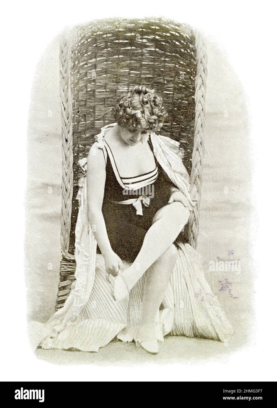 Ritratto in costume da bagno di Mademoiselle de Rycke. Immagine della rivista teatrale francese-tedesca 'Das Album', 1898. Foto Stock