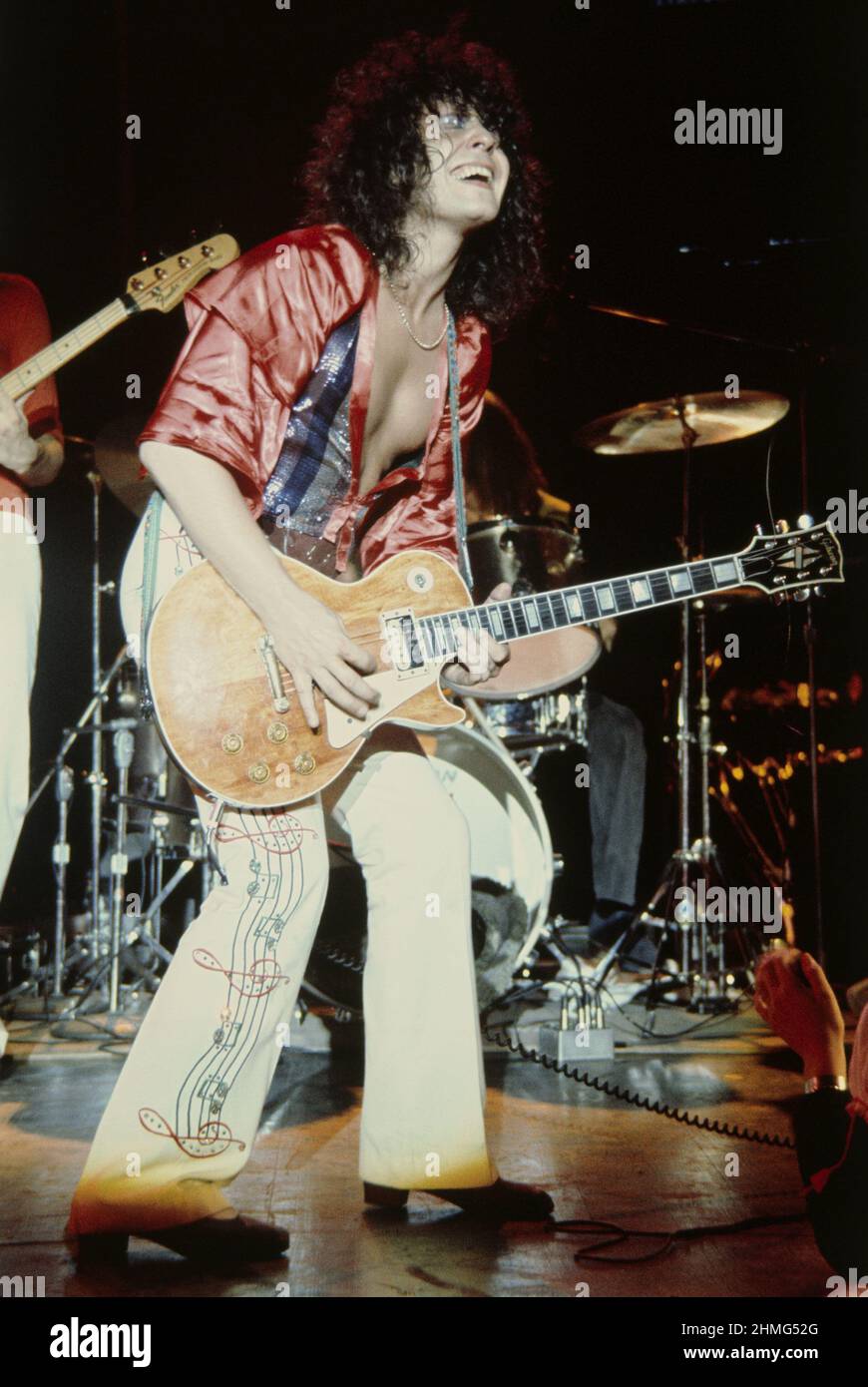 SANTA MONICA, CA - AGOSTO 11: Musicista, cantante, cantautore, produttore discografico, poeta e pioniere del glam rock Marc Bolan (1947-1977) suona con la sua band T. Rex al Santa Monica Civic Auditorium di Santa Monica, CA il 11 agosto 1973. Credit: Jeffrey Mayer /Rock negatives/MediaPunch Foto Stock