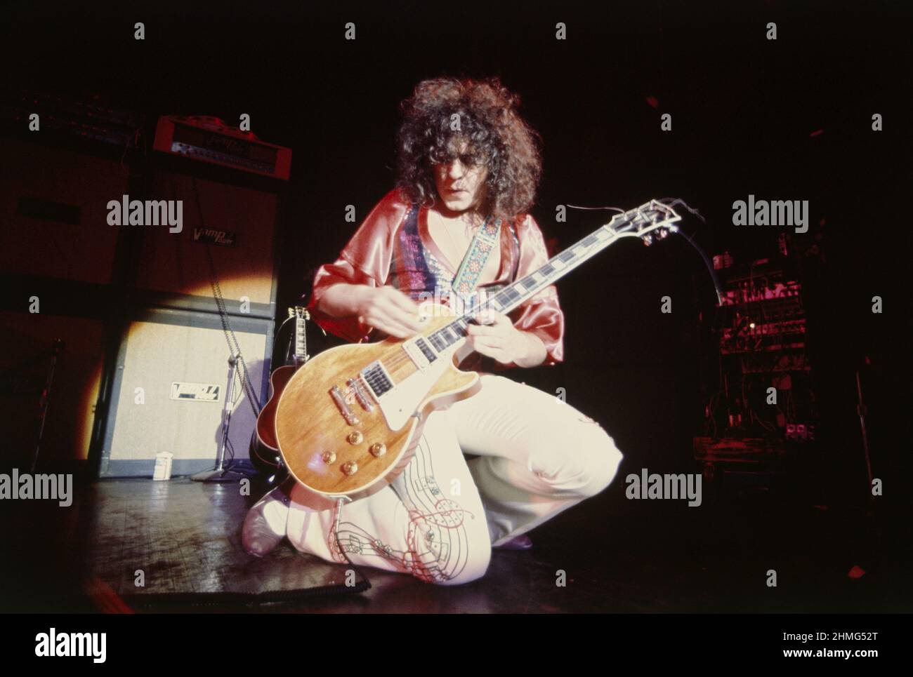 SANTA MONICA, CA - AGOSTO 11: Musicista, cantante, cantautore, produttore discografico, poeta e pioniere del glam rock Marc Bolan (1947-1977) suona con la sua band T. Rex al Santa Monica Civic Auditorium di Santa Monica, CA il 11 agosto 1973. Credit: Jeffrey Mayer /Rock negatives/MediaPunch Foto Stock