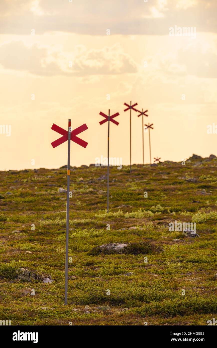 La segnaletica sul Monte Dundret mostra la strada per gli escursionisti, Gällivare, Lapponia svedese, Svezia Foto Stock