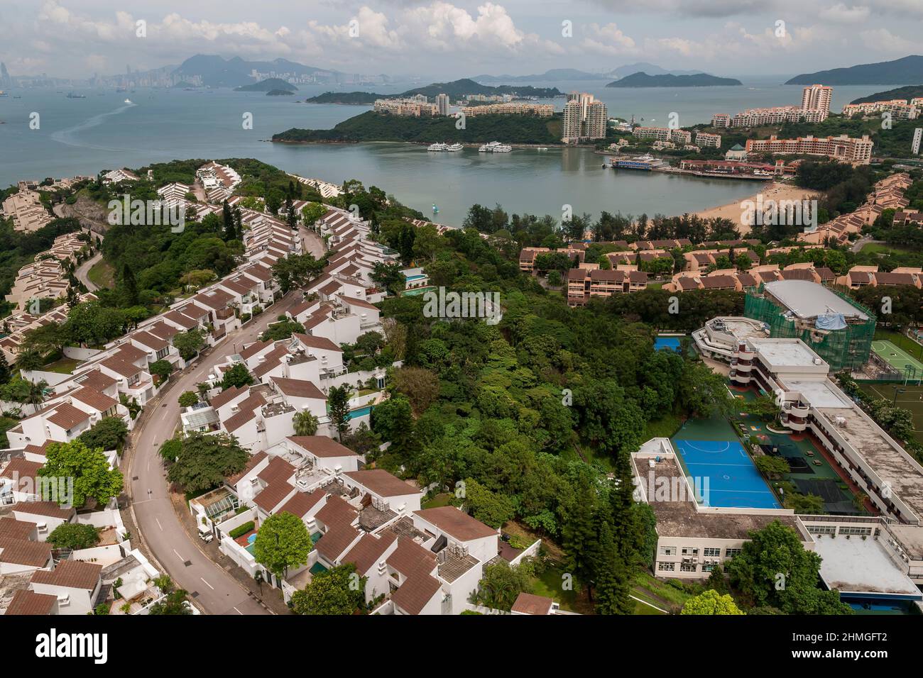 Headland Village, Discovery Bay International School, Beach Village e Tai Pak Bay, Discovery Bay, Lantau Island, Hong Kong, 2008 Foto Stock