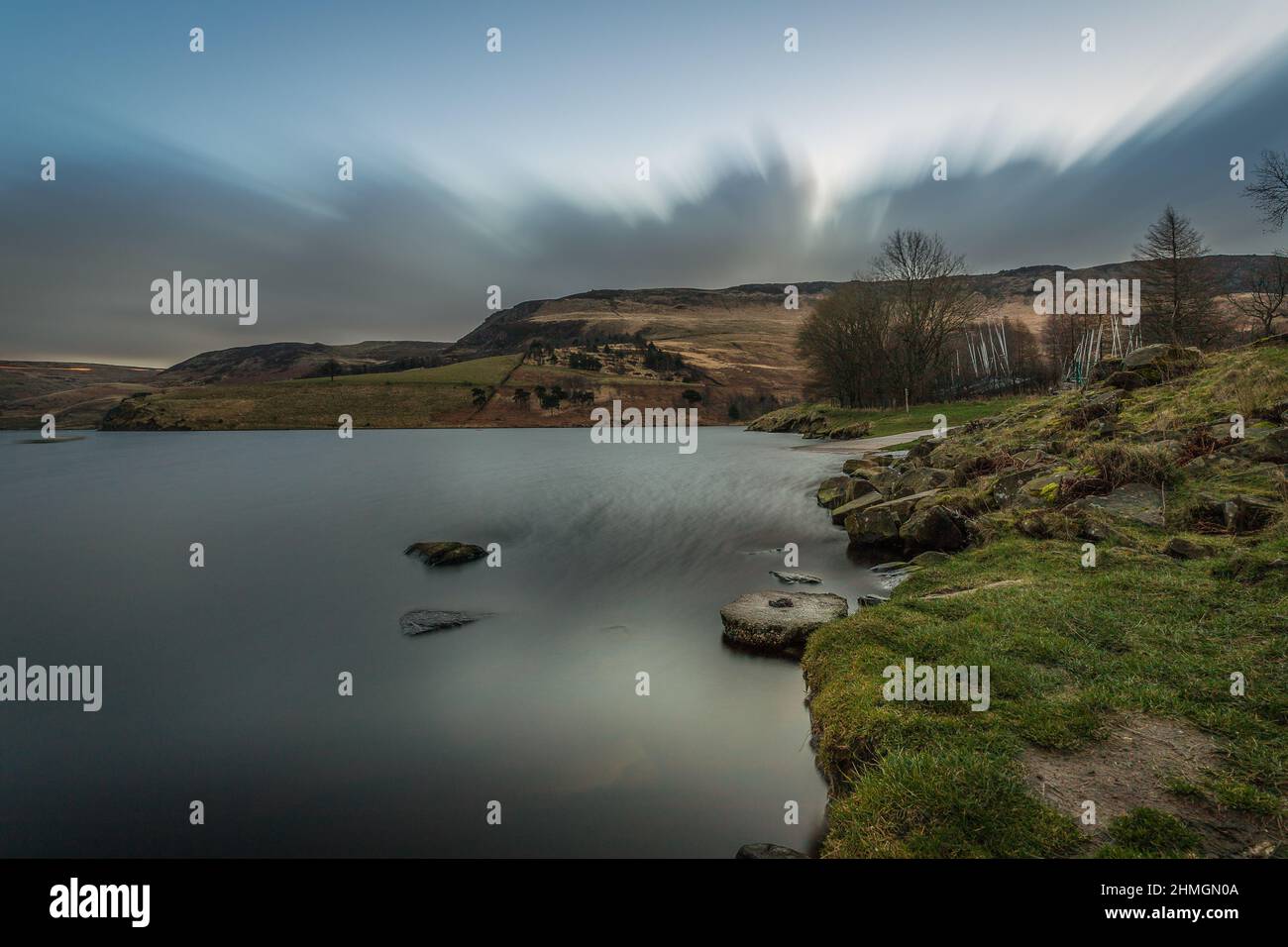 La mattina presto a serbatoio Dovestone Foto Stock