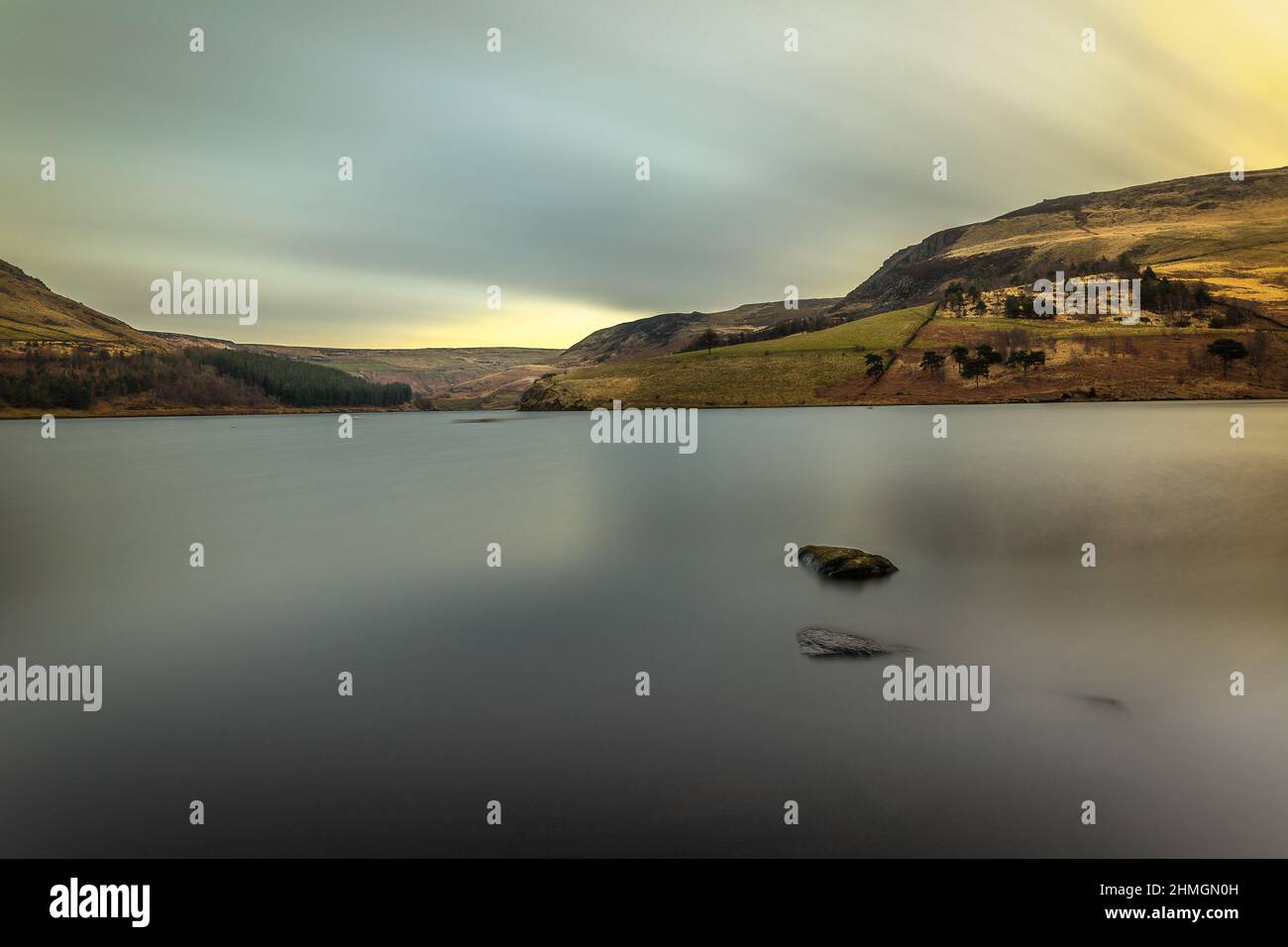 La mattina presto a serbatoio Dovestone Foto Stock