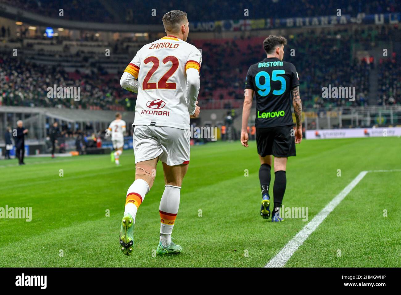 Milano, Italia. 08th, febbraio 2022. Nicolo Zaniolo (22) di Roma visto nella partita Coppa Italia tra Inter e Roma a Giuseppe Meazza di Milano. (Photo credit: Gonzales Photo - Tommaso Fimiano). Foto Stock