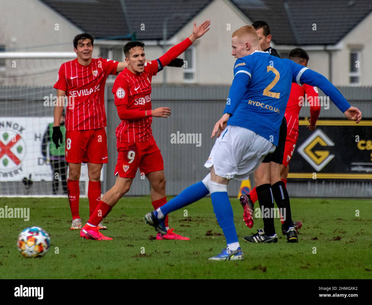 Dumbarton, Scozia. REGNO UNITO. 8th febbraio 2022: La partita della UEFA Youth League tra Rangers e Sevilla (u19s) nello stadio di Dumbarton, Scozia. Foto Stock