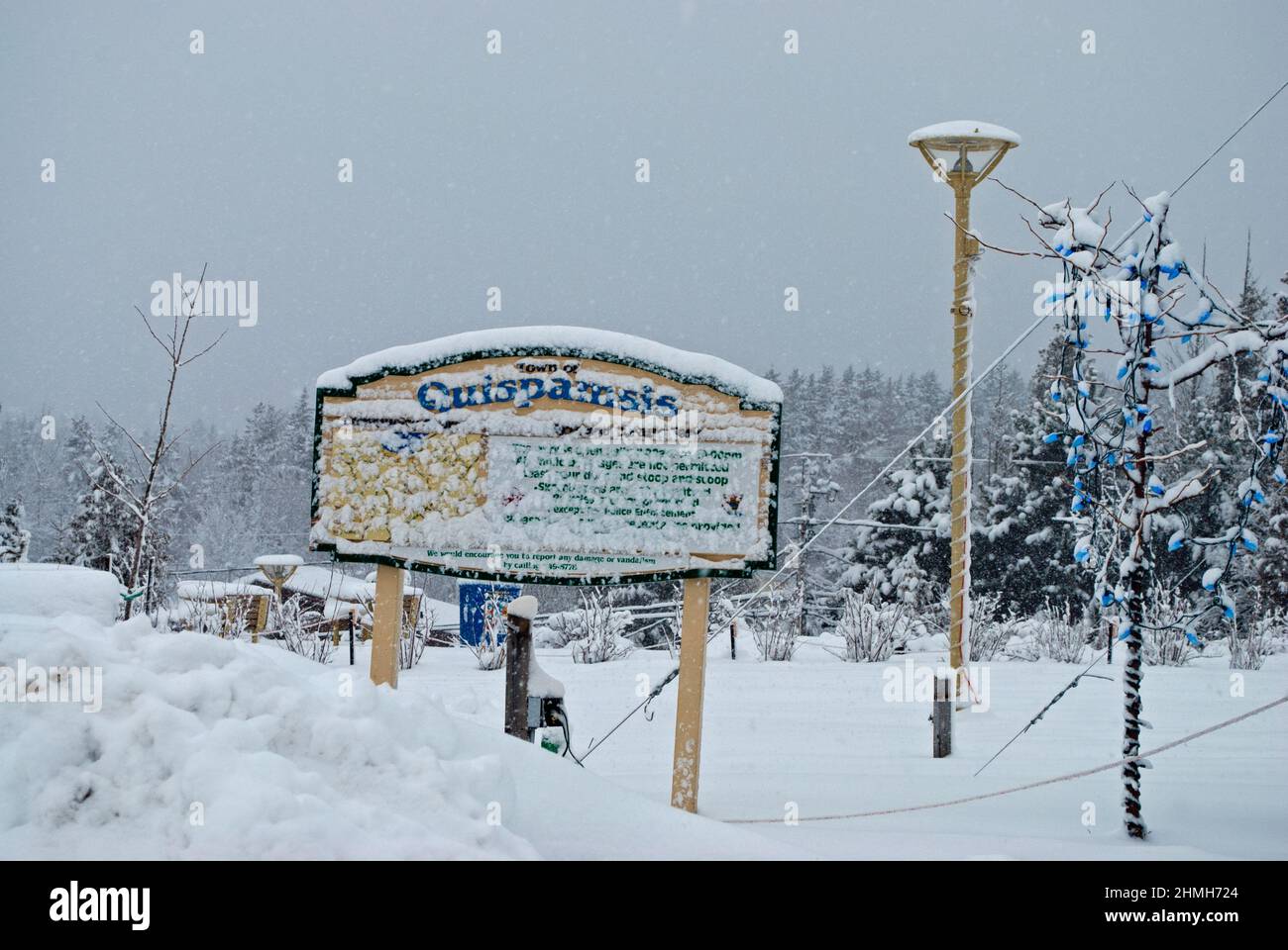 Foto di scorta di bordo di avviso nel parco nella città di Quispamsis, un sobborgo della contea di Kings di Saint John, New Brunswick, Canada, nel basso fiume Kennebecasis Foto Stock