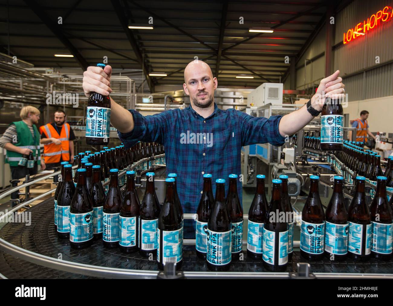 James Watt, CEO della BrewDog Craft Beer Company, è stato raffigurato presso la sua fabbrica di birra e la sua sede centrale a Ellon, Scozia Foto Stock