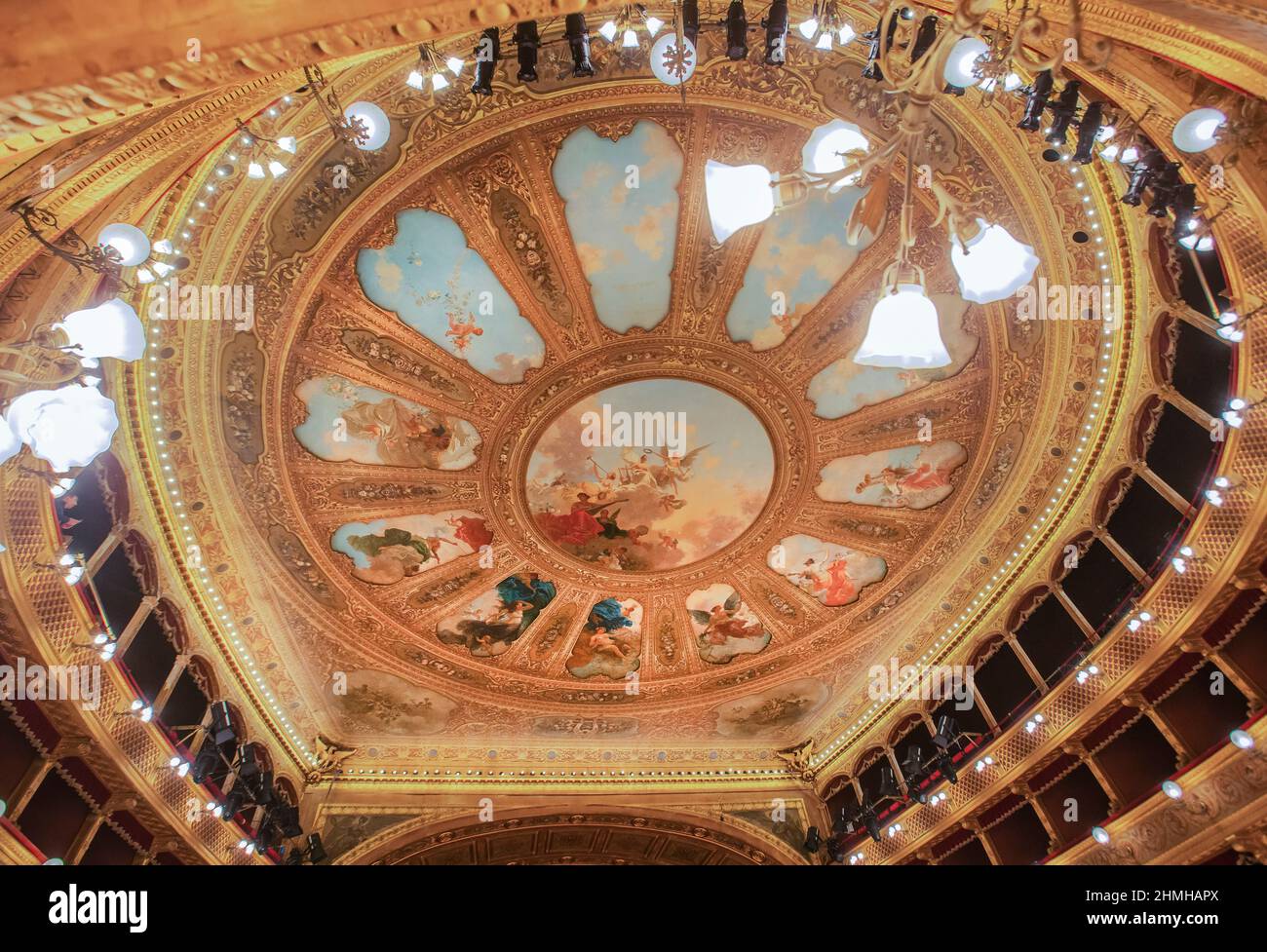 Soffitto nella sala del Teatro massimo nel centro storico di Palermo, Sicilia, Italia Foto Stock