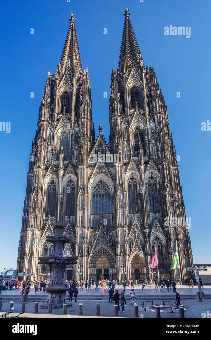 Portale dalla cattedrale con le torri, Colonia, Renania settentrionale-Vestfalia, Germania Foto Stock