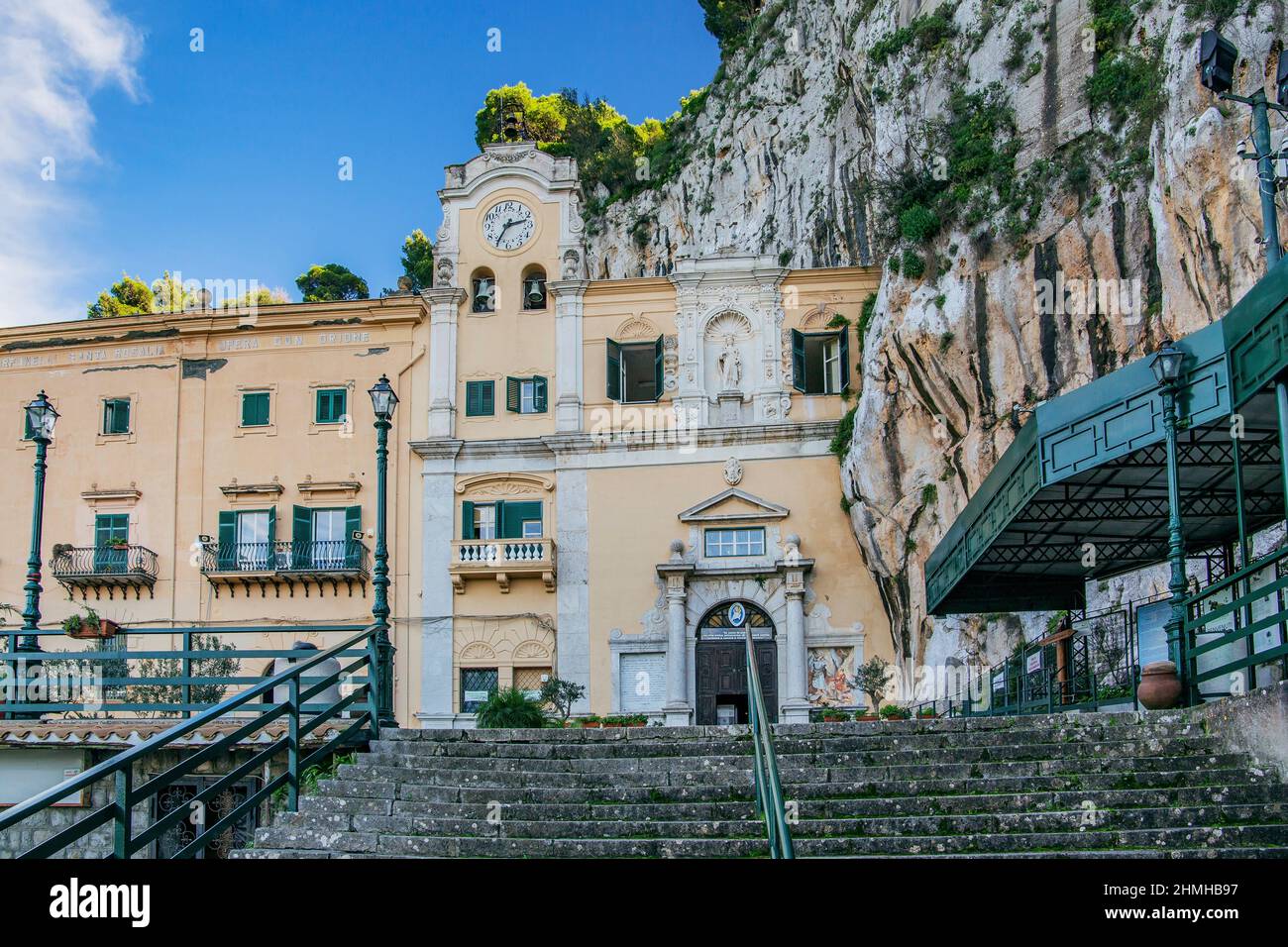 Portale del Santuario di Santa Rosalia sul Monte Pellegrino, Palermo, Sicilia, Italia Foto Stock