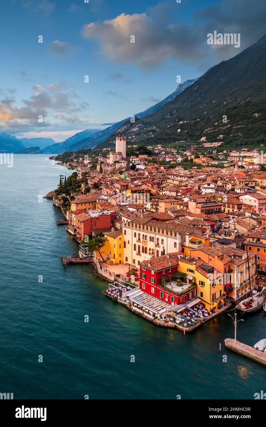 Veduta aerea di Malcesine, Lago di Garda, Italia Foto Stock