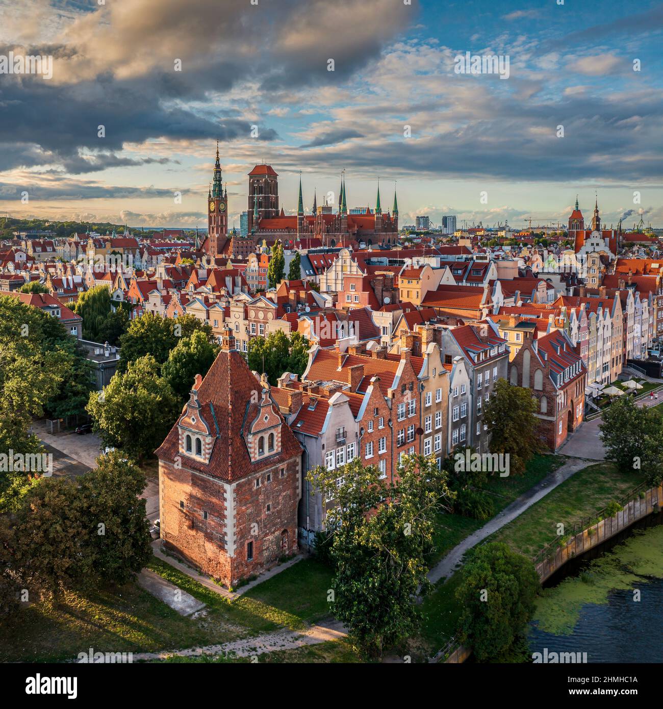 Veduta aerea della città vecchia con splendidi edifici colorati a Danzica, Polonia Foto Stock