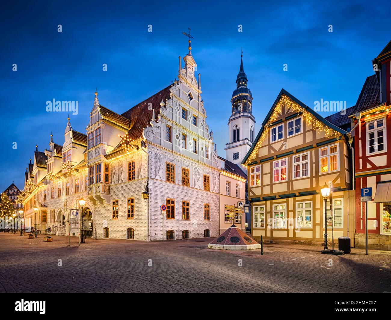 Municipio di Celle, Germania con decorazioni di Natale Foto Stock