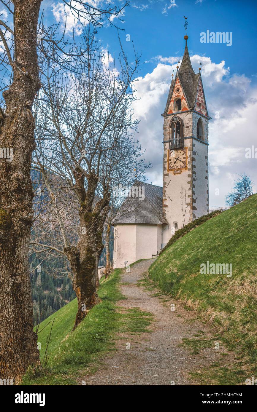 Europa, Italia, Alto Adige, Val Gadertal / Val Badia, Wengen / la Val, Cappella di Santa Barbara a Tolpei Foto Stock
