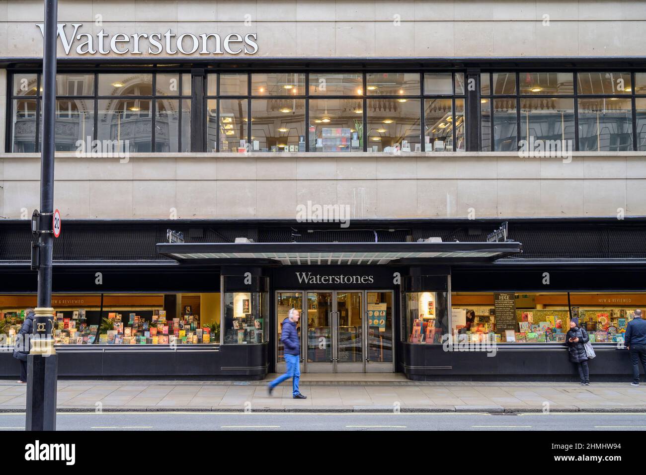 10 febbraio 2022. Esterno del negozio Waterstones a Piccadilly, Londra Foto Stock