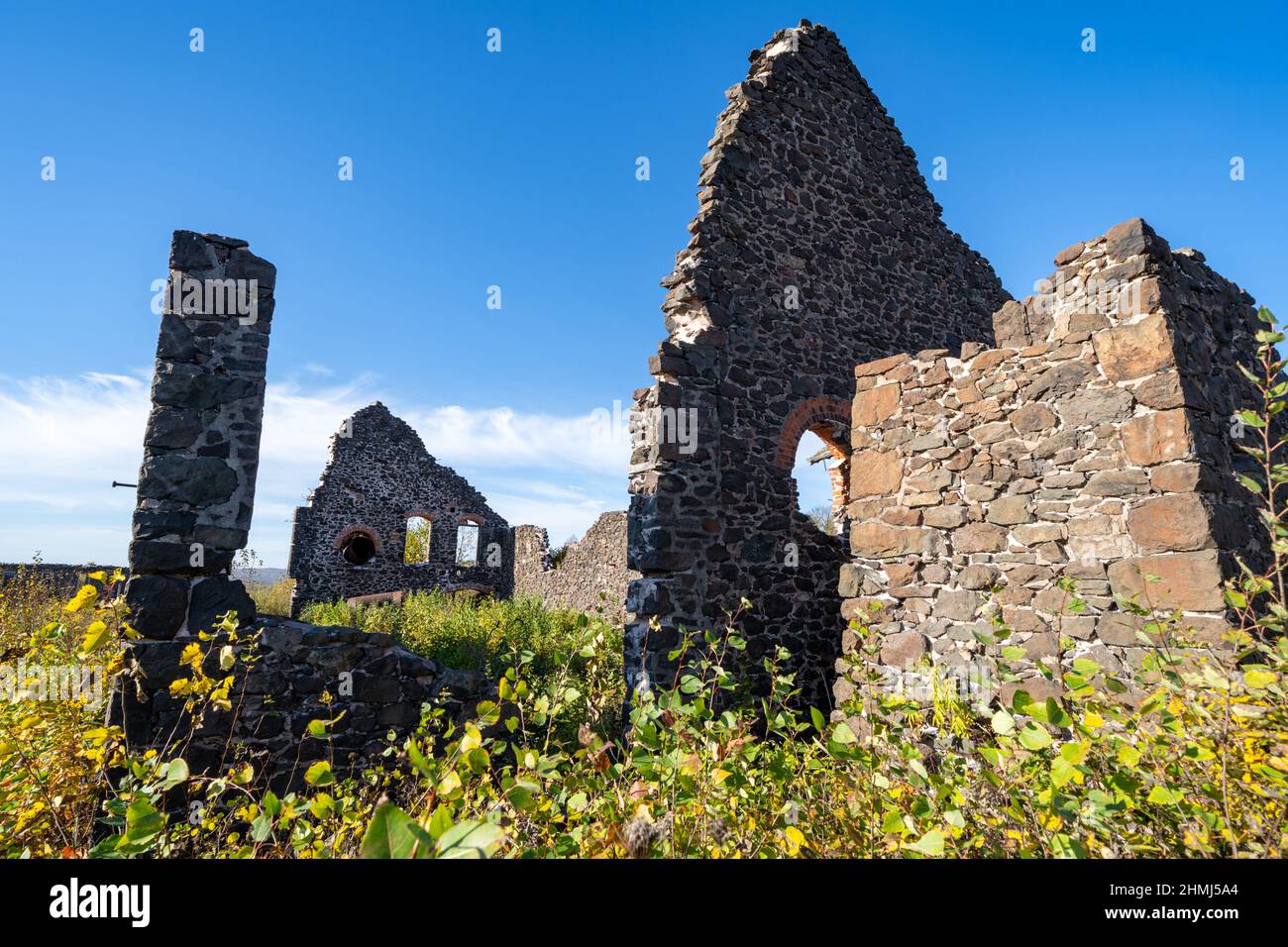 Rovine abbandonate di edifici presso la miniera di Quincy a Hancock, Michigan Foto Stock