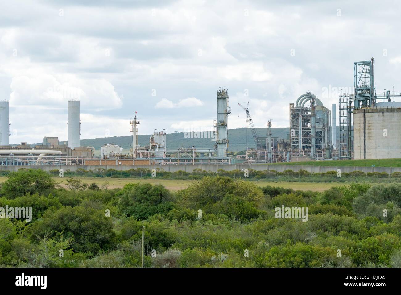 Raffineria di gas e combustibile a Mossel Bay, Western Cape, Sud Africa Concept infrastrutture e industria Foto Stock