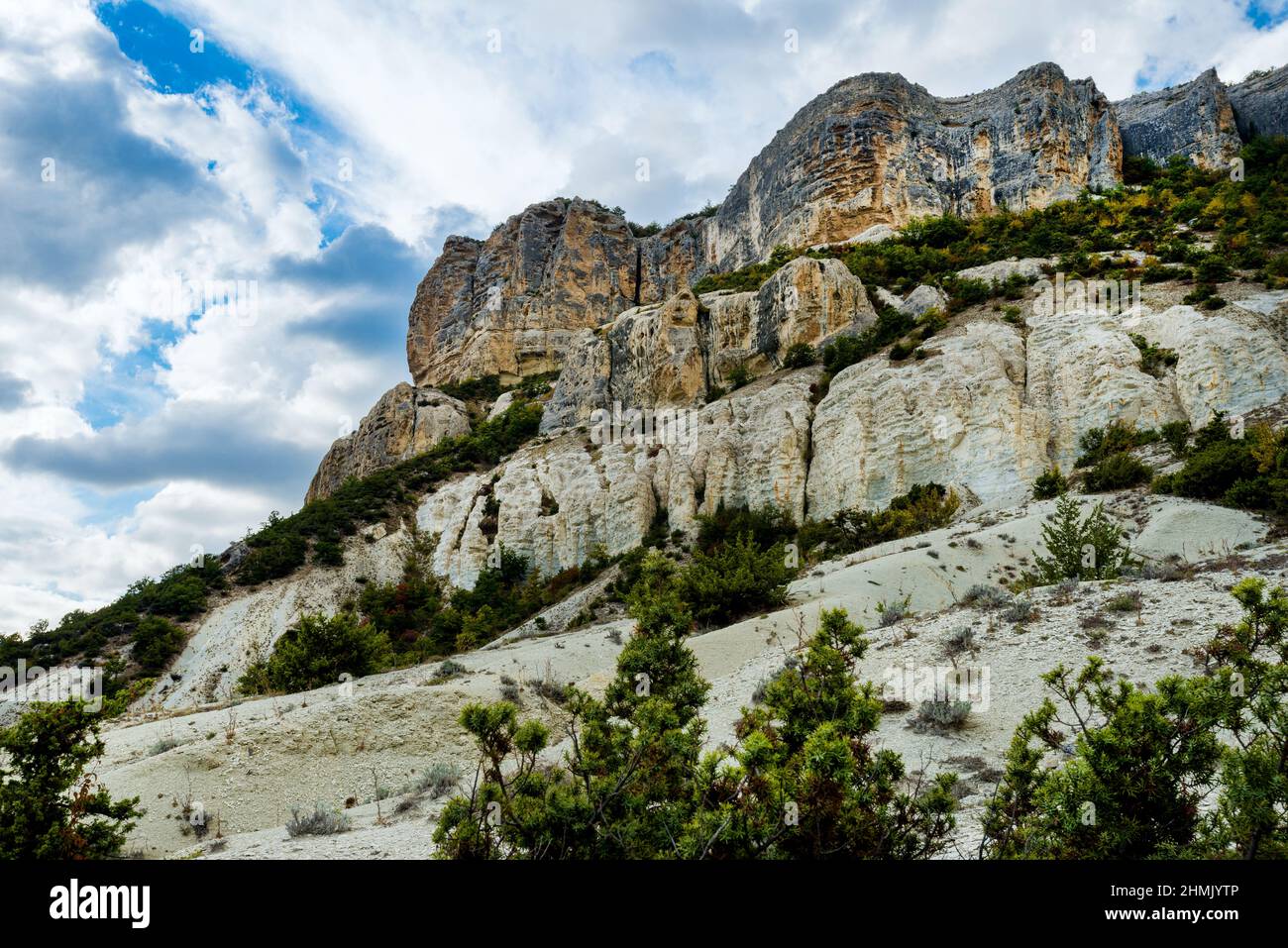 Tre livelli di rocce. Tre livelli di rocce si situano l'uno sull'altro. Foto Stock