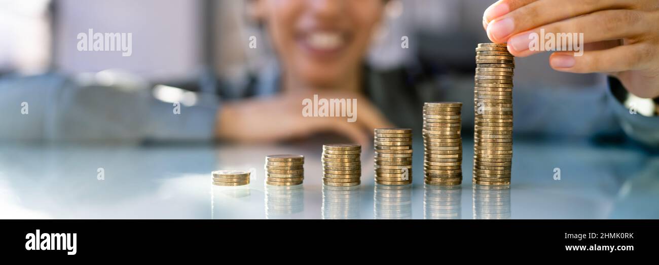 African Financial Advisor donna investire denaro per la crescita aziendale Foto Stock