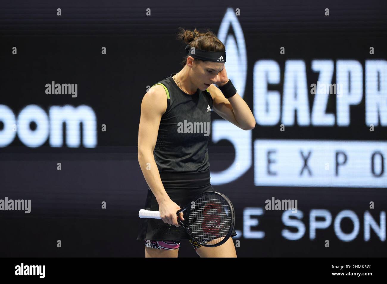 San Pietroburgo, Russia. 10th Feb 2022. Andrea Petkovic di Germania gioca contro Jelena Ostapenko di Lettonia durante il torneo di tennis del Trofeo delle Signore di San Pietroburgo 2022. Punteggio finale: (Jelena Ostapenko 2-0 Andrea Petkovic) Credit: SOPA Images Limited/Alamy Live News Foto Stock