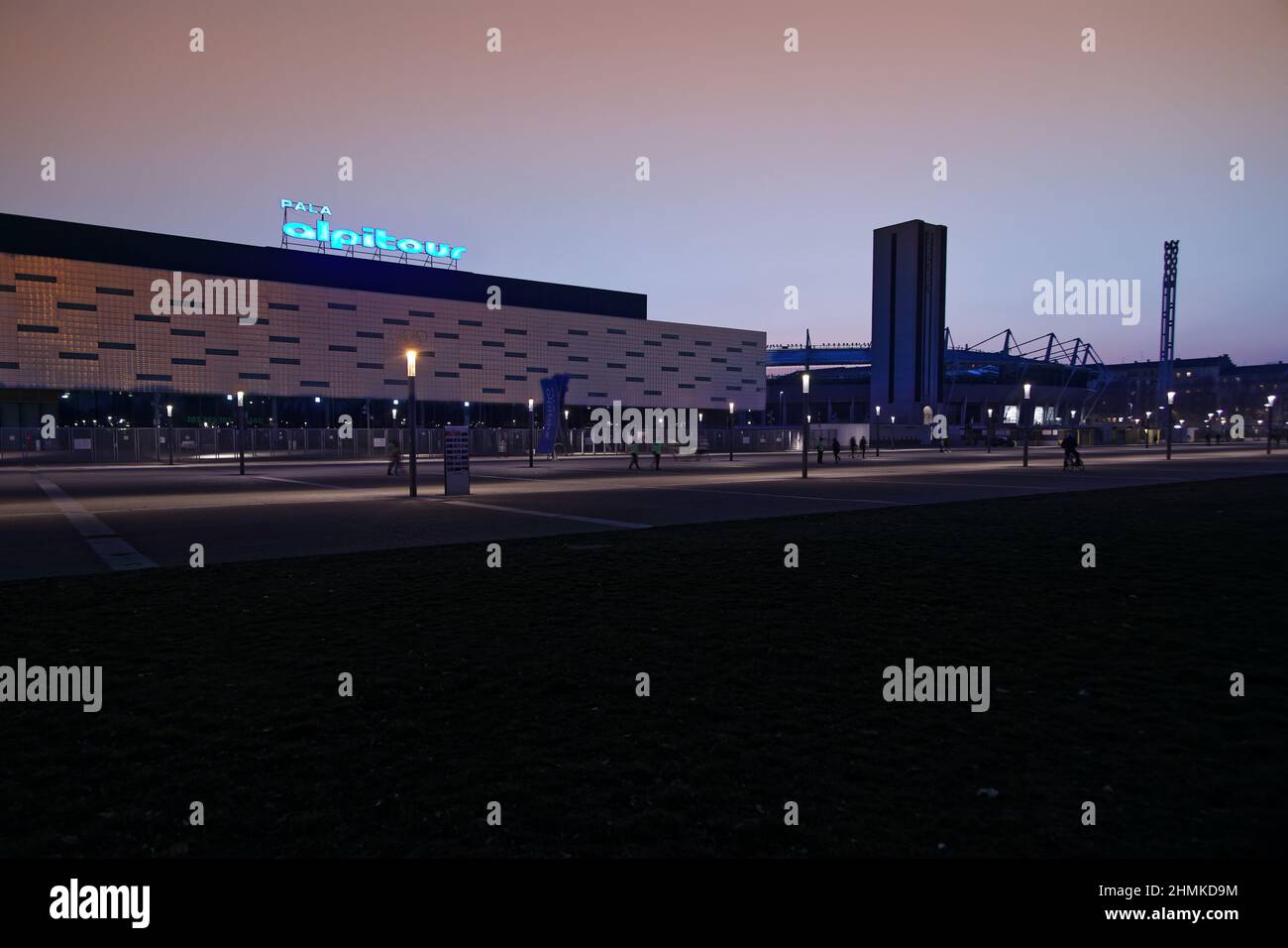 Il Palasport Olimpico, talvolta chiamato Palaisozaki, è la più grande arena sportiva al coperto d'Italia e ospiterà il Concorso Eurovisione Song 2022. Foto Stock