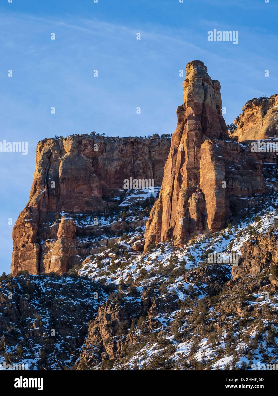 Sunrise Light sulle scogliere del Colorado National Monument dalla zona di Redlands, Grand Junction, Colorado. Foto Stock