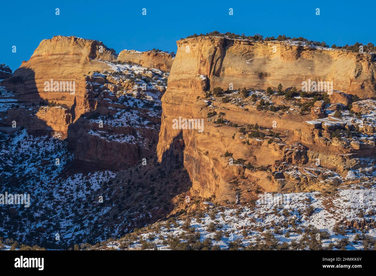 Sunrise Light sulle scogliere del Colorado National Monument dalla zona di Redlands, Grand Junction, Colorado. Foto Stock