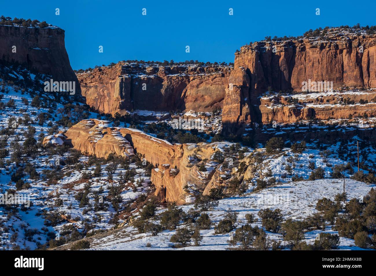 Sunrise Light sulle scogliere di Kodels Canyon, Colorado National Monument, Grand Junction, Colorado. Foto Stock