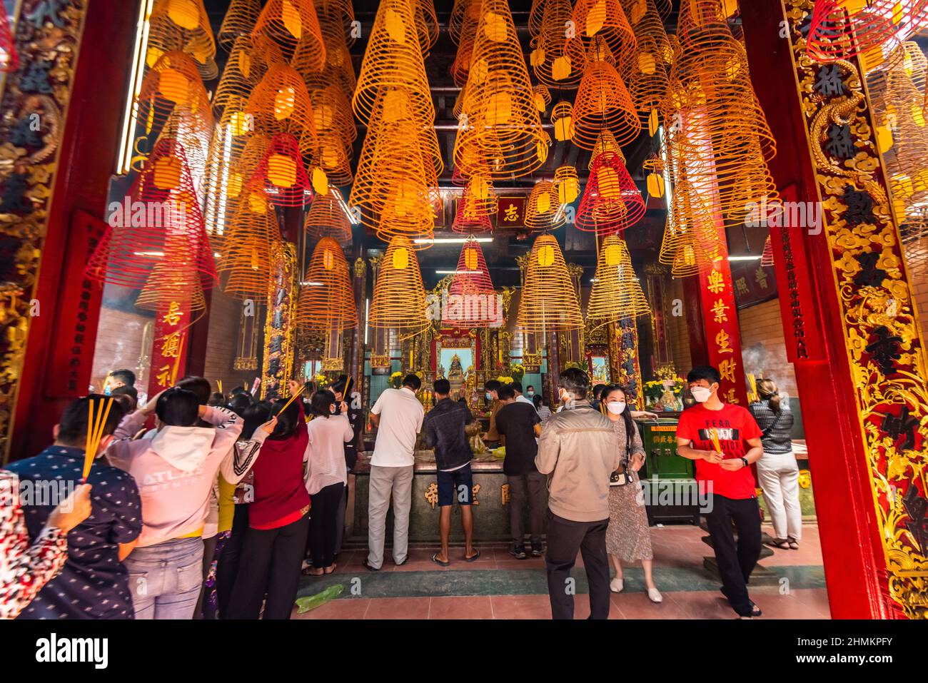 Può Tho città persone hanno bisogno di poesia per andare a pagode in occasione del nuovo anno. Questo è il tempio Ong del popolo cinese Foto Stock