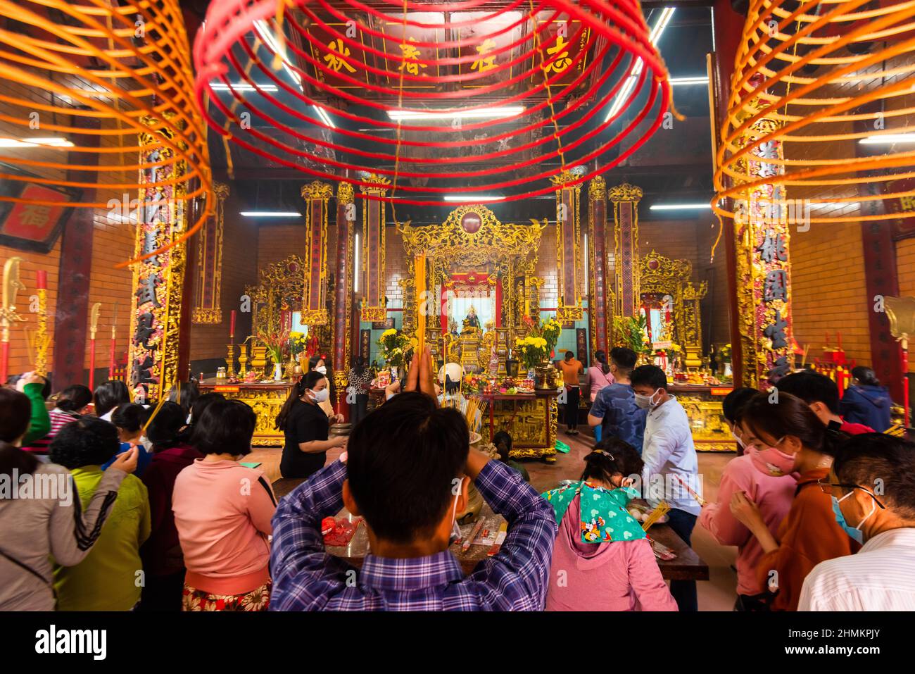 Può Tho città persone hanno bisogno di poesia per andare a pagode in occasione del nuovo anno. Questo è il tempio Ong del popolo cinese Foto Stock