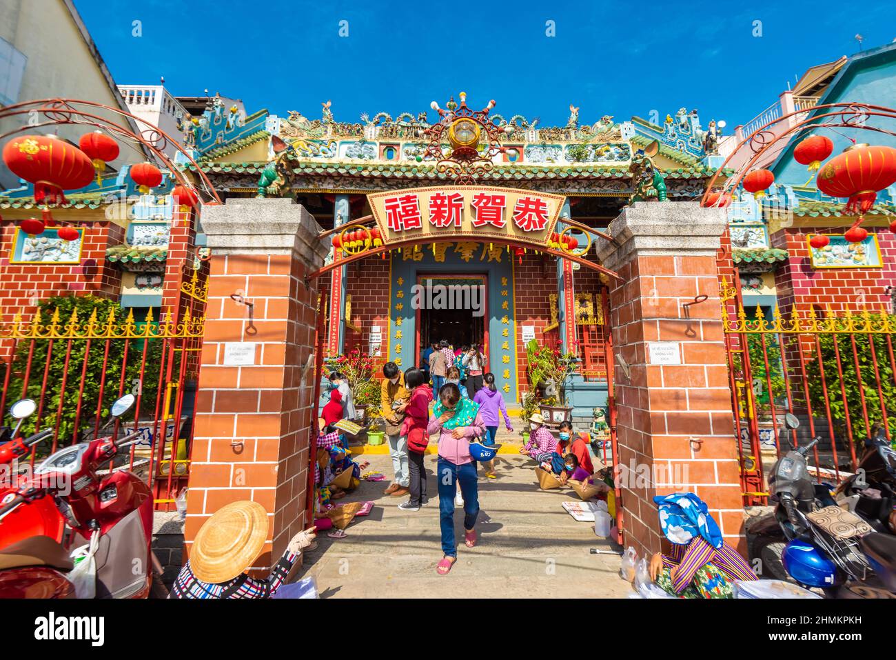 Può Tho città persone hanno bisogno di poesia per andare a pagode in occasione del nuovo anno. Questo è il tempio Ong del popolo cinese Foto Stock