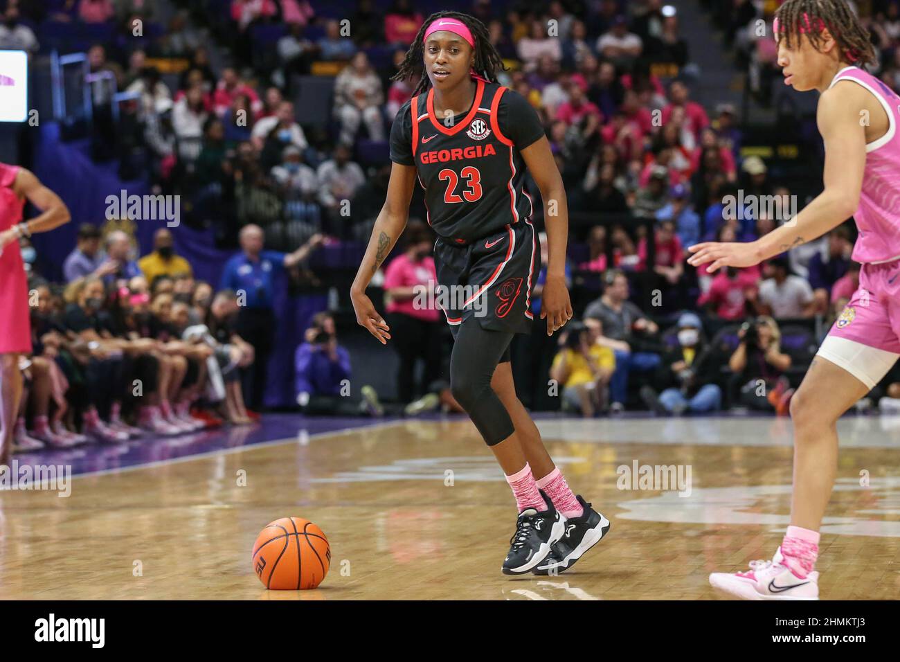 Baton Rouge, LOUISIANA, Stati Uniti. 10th Feb 2022. Il Georgia's Que Morrison (23) porta la palla in campo durante l'azione di pallacanestro femminile della NCAA tra i Georgia Lady Bulldogs e le Tigri della LSU presso il Pete Maravich Assembly Center di Baton Rouge, LOUISIANA. Jonathan Mailhes/CSM/Alamy Live News Foto Stock