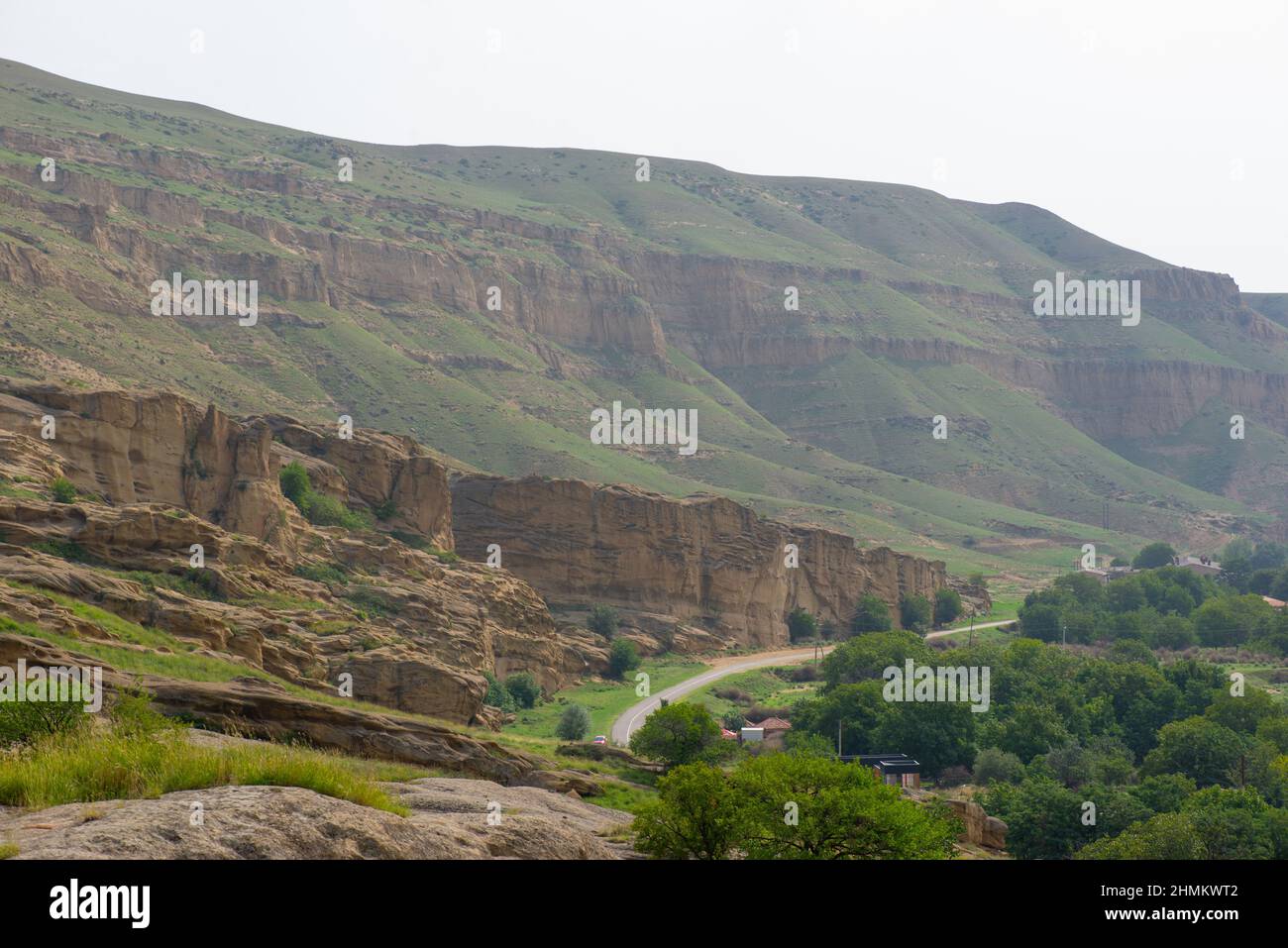 natura pittoresca nelle vicinanze di uplistsikhe in georgia Foto Stock
