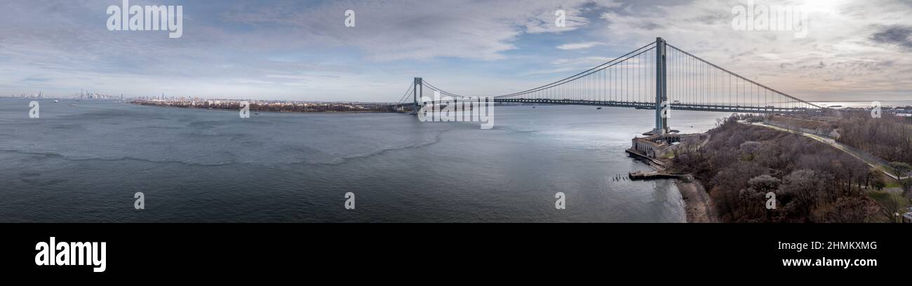 Veduta aerea del ponte sospeso di Verrazano a New York Foto Stock