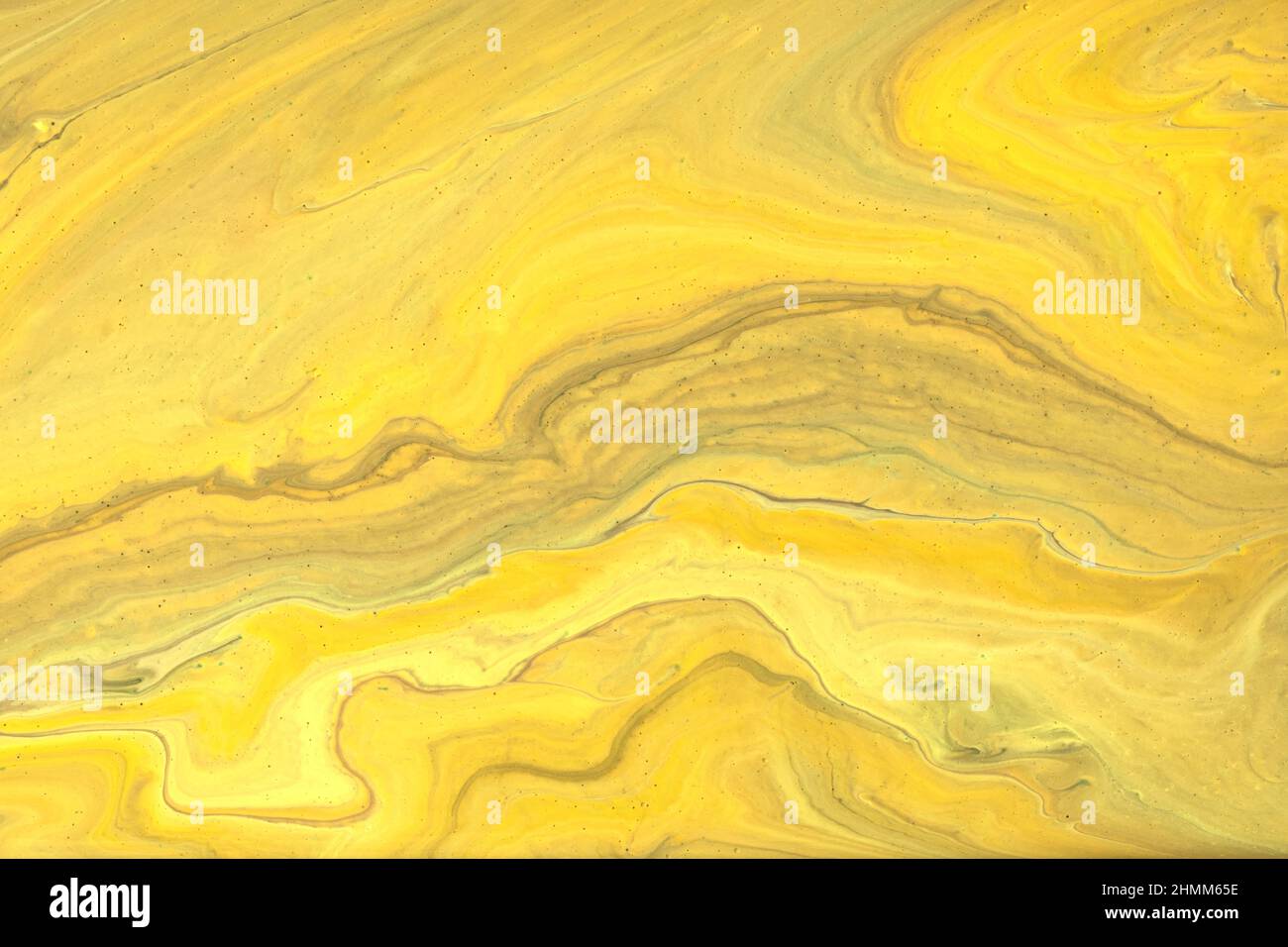 Astratto fluido arte sfondo chiaro oro e giallo colori. Marmo liquido. Pittura acrilica con gradiente e spruzzi. Sfondo acquerello con ondulato Foto Stock