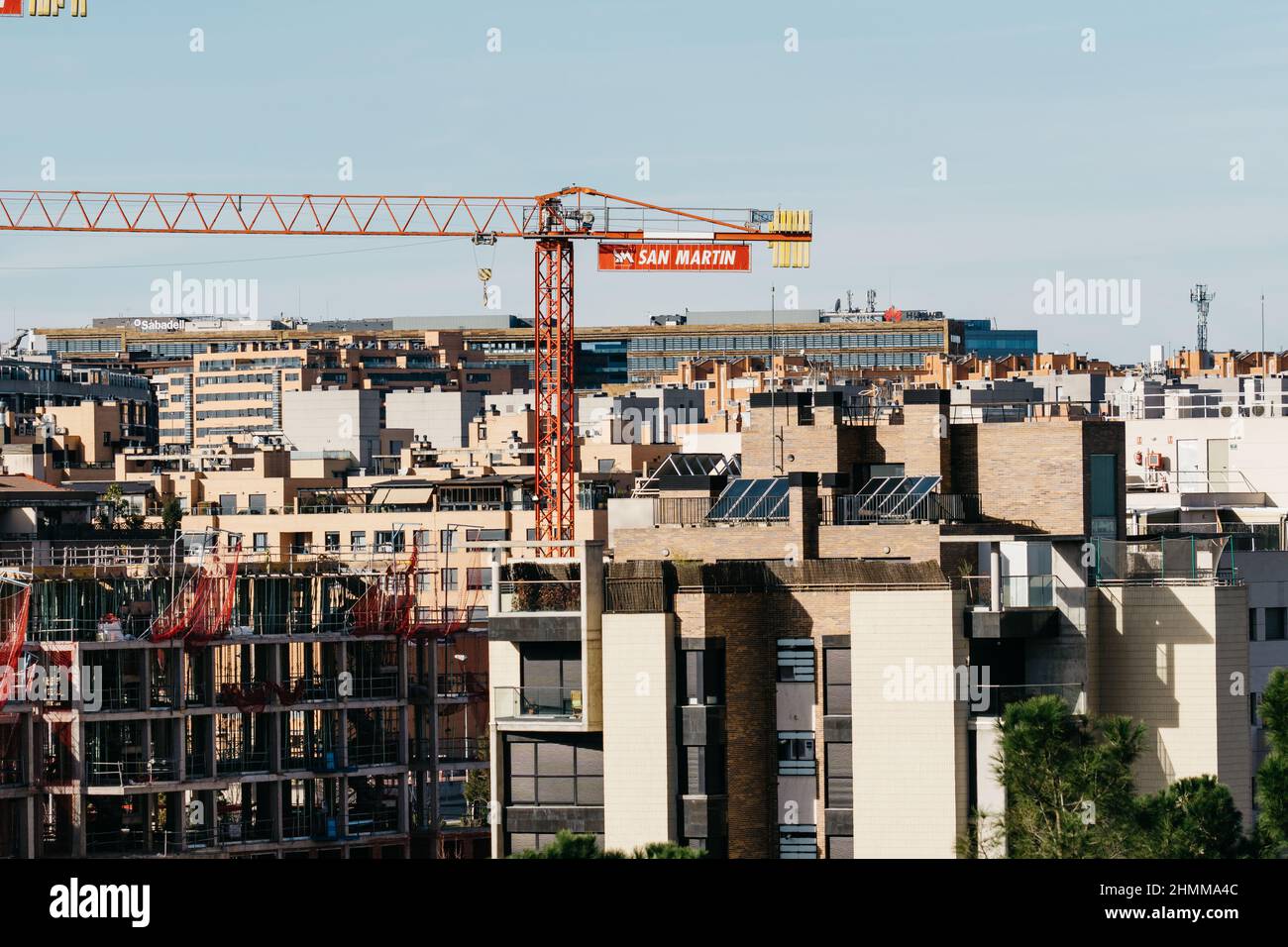 Madrid, Spagna - 1 gennaio 2022: Nuovi sviluppi residenziali nel distretto di Las Tablas Foto Stock