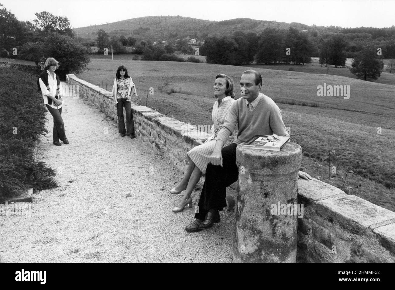 Jacques Chirac il 30 agosto 1976, dopo le dimissioni di primo Ministro di Giscard d'Estaing, le dimissioni annunciate il 25 agosto 1976. Jacques Chirac rilassandosi al CH-André teau de Bity di Sarran, con sua moglie Bernadette e le sue due figlie Claude e Laurence. Foto Stock