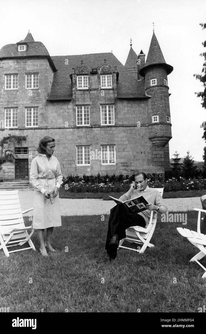 Jacques Chirac il 30 agosto 1976, dopo le dimissioni di primo Ministro di Giscard d'Estaing, le dimissioni annunciate il 25 agosto 1976. Jacques Chirac rilassandosi al CH-André teau de Bity di Sarran, con sua moglie Bernadette e le sue due figlie Claude e Laurence. Foto Stock